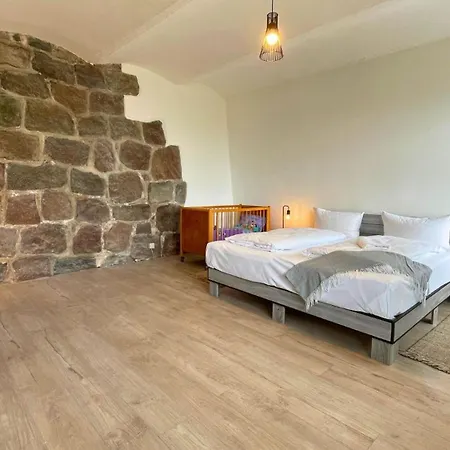 Im Hang Direkt Am Hafen, 6 Betten, 175m2 *